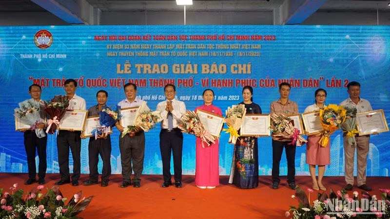 Trao Giải báo chí “Mặt trận Tổ quốc Việt Nam Thành phố Hồ Chí Minh - Vì hạnh phúc của nhân dân” lần 2