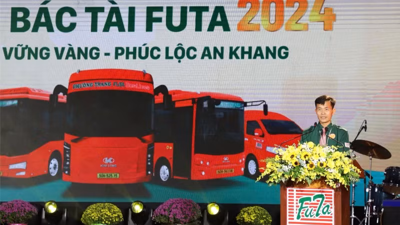 Lái xe của Phương Trang Group phát biểu cảm nghĩ tại chương trình tri ân Lái xe của Phương Trang Group phát biểu cảm nghĩ tại chương trình tri ân
