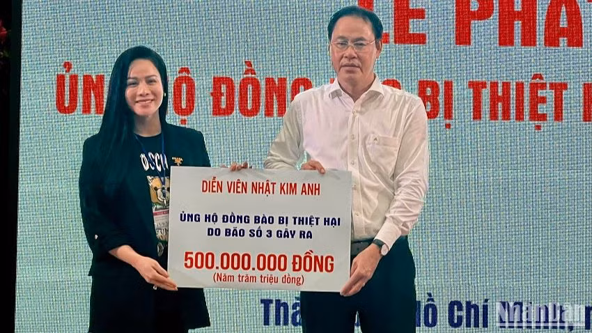 Các nghệ sĩ chung tay ủng hộ khắc phục hậu quả lũ lụt tại các tỉnh miền bắc.