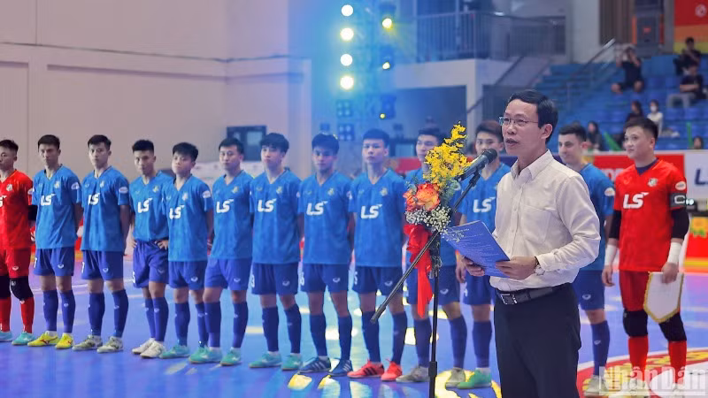 Ban tổ chức phát biểu mở màn giai đoạn 2 Giải Futsal cup HDBank vô địch quốc gia 2025. Ban tổ chức phát biểu mở màn giai đoạn 2 Giải Futsal cup HDBank vô địch quốc gia 2025.