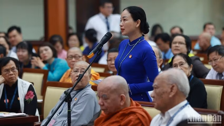 Đại biểu trao đổi ý kiến, thảo luận tại đại hội.