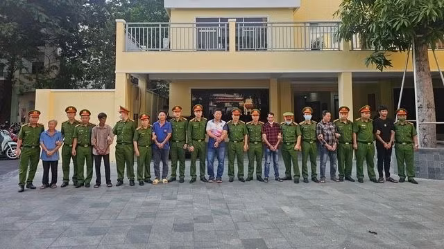 Các đối tượng bị bắt giam trong hoạt động kinh doanh xăng dầu.