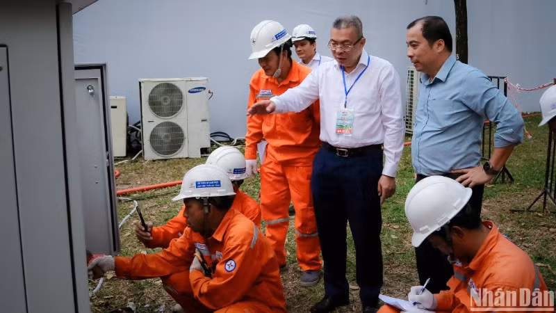 Lãnh đạo Tập đoàn Điện lực Việt Nam kiểm tra công tác cấp điện cho đại Lễ 30/4 của ngành điện Thành phố Hồ Chí Minh.