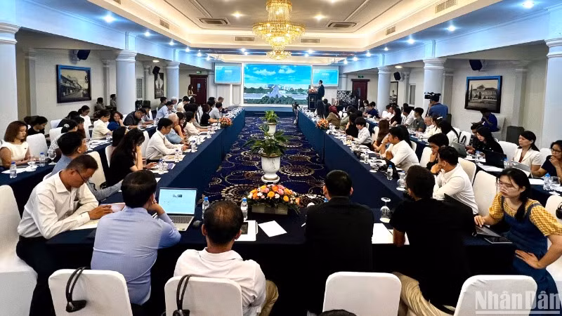 Các đại biểu dự chương trình họp báo.