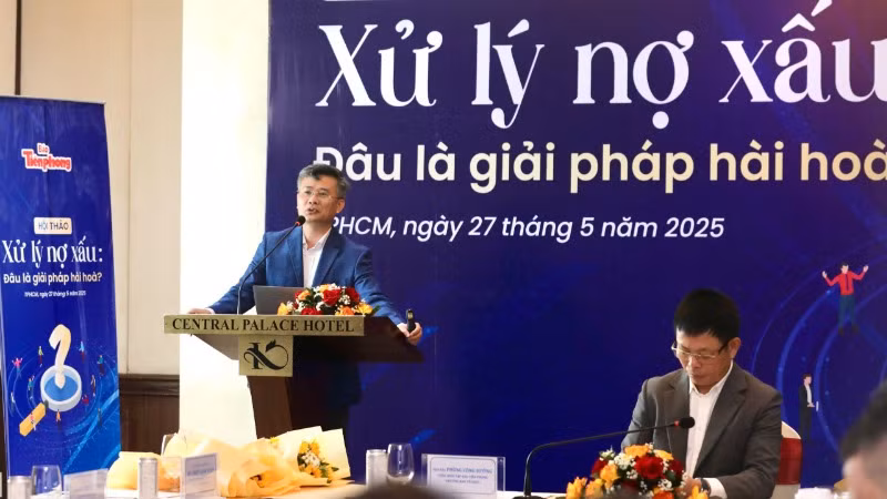 Chuyên gia kinh tế Đỗ Thiên Anh Tuấn phát biểu tại hội thảo. (Ảnh: Báo Tiền Phong)