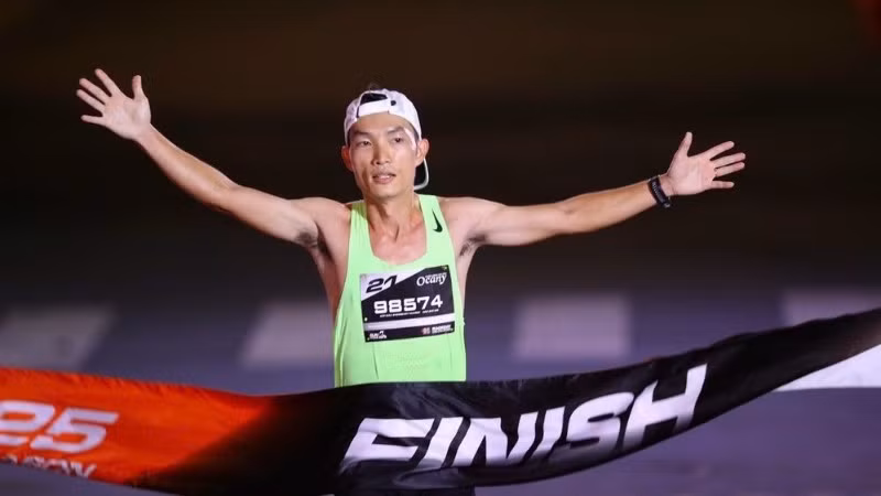 Vận động viên nam Hoàng Nguyên Thanh vô địch ở cự ly 21km. Vận động viên nam Hoàng Nguyên Thanh vô địch ở cự ly 21km.