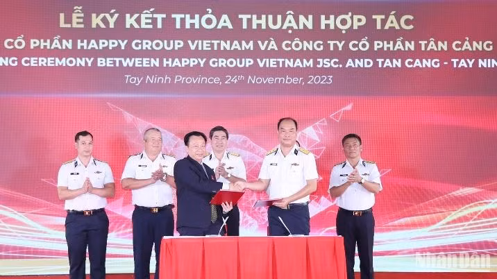 Công ty Cổ phần Tân Cảng Tây Ninh ký hợp tác với Công ty CP Happy Group Vietnam. Công ty Cổ phần Tân Cảng Tây Ninh ký hợp tác với Công ty CP Happy Group Vietnam.