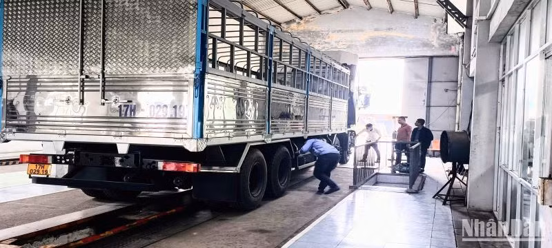 Có thời điểm, Trung tâm Đăng kiểm xe cơ giới 17-01D phải cho cán bộ, nhân viên nghỉ không lương luân phiên do khó khăn về tài chính. Có thời điểm, Trung tâm Đăng kiểm xe cơ giới 17-01D phải cho cán bộ, nhân viên nghỉ không lương luân phiên do khó khăn về tài chính.