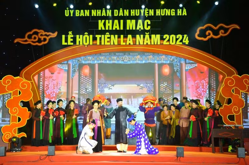 Các nghệ sĨ biểu diễn chương trình nghệ thuật với chủ đề "Tiên La thánh tích". (Ảnh: VĂN HỌC)