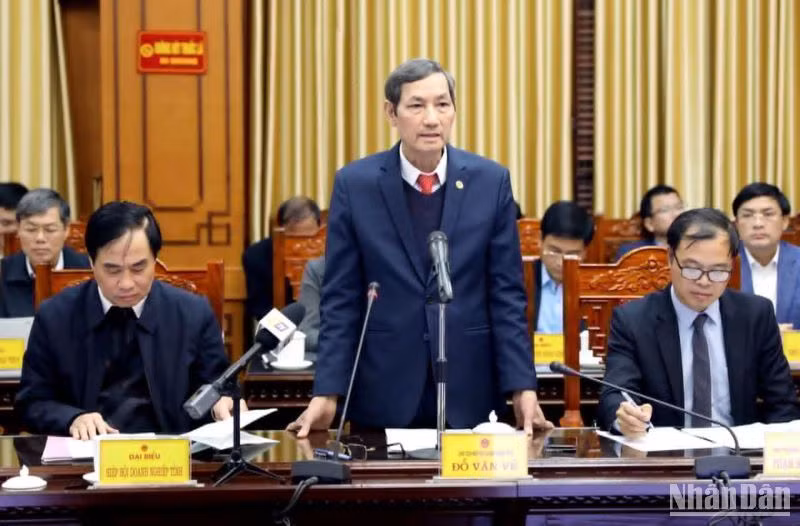 Chủ tịch Hiệp hội Doanh nghiệp tỉnh Thái Bình Đỗ Văn Vẻ cho biết, việc khảo sát, đánh giá có sự tham gia của Cục Thống kê nên bảo đảm khách quan, bí mật và công tâm. Chủ tịch Hiệp hội Doanh nghiệp tỉnh Thái Bình Đỗ Văn Vẻ cho biết, việc khảo sát, đánh giá có sự tham gia của Cục Thống kê nên bảo đảm khách quan, bí mật và công tâm.