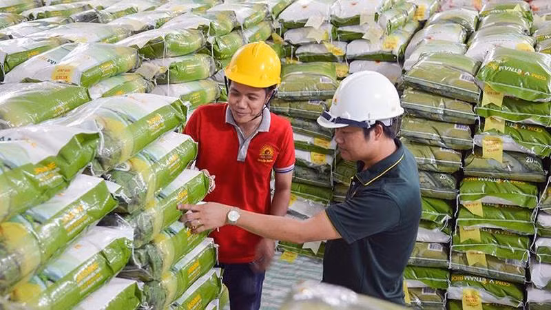 Gạo mang thương hiệu riêng "Cơm ViệtNam Rice" của Công ty CP Tập đoàn Lộc Trời được xuất khẩu sang thị trường châu Âu. (Ảnh: nhandan.vn)