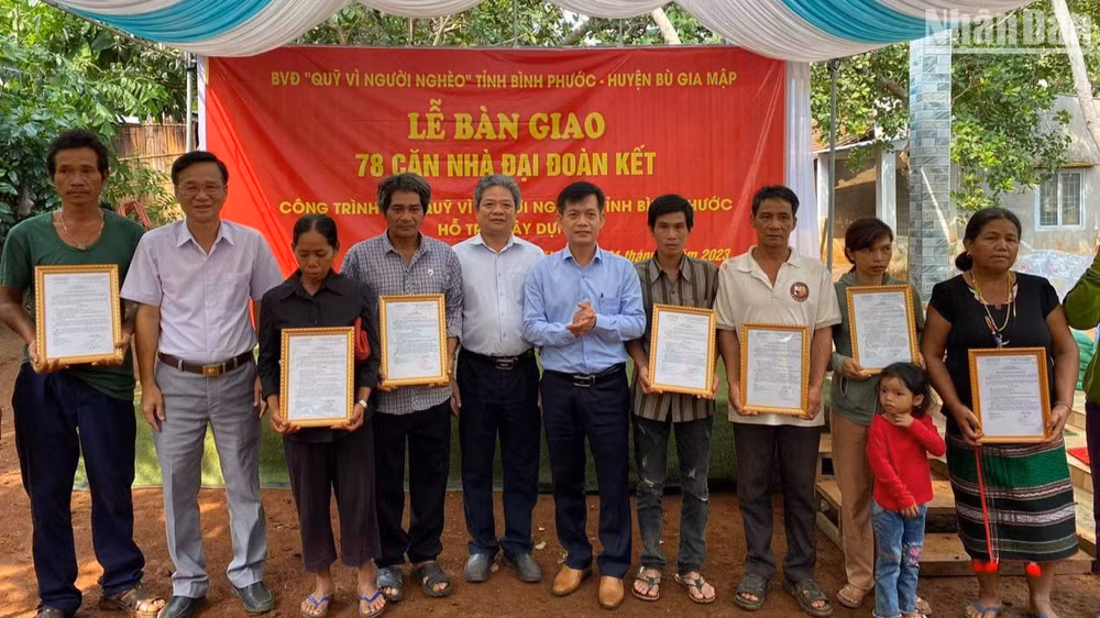 5 năm qua, Bình Phước xây dựng và sửa chữa 5.071 căn nhà đại đoàn kết (trị giá gần 313 tỷ đồng) cho hộ nghèo khó khăn về nhà ở. 