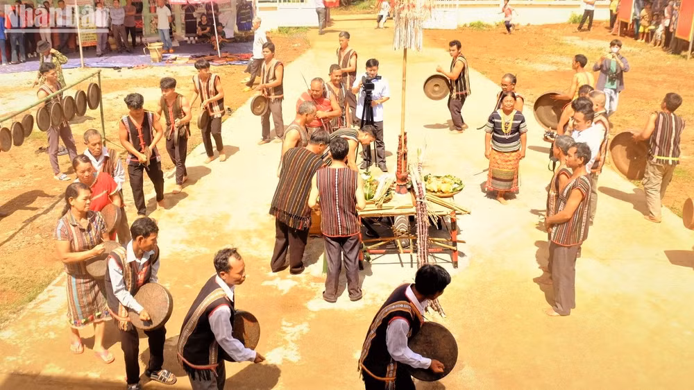 Đời sống tinh thần các dân tộc thiểu số trên địa bàn tỉnh Bình Phước ngày được nâng lên.