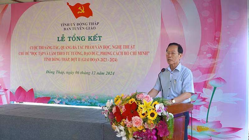 Phó Trưởng Ban Tuyên giáo Tỉnh ủy Đồng Tháp Đinh Văn Năm phát biểu tại lễ tổng kết. (Ảnh: HỮU NGHĨA) Phó Trưởng Ban Tuyên giáo Tỉnh ủy Đồng Tháp Đinh Văn Năm phát biểu tại lễ tổng kết. (Ảnh: HỮU NGHĨA)