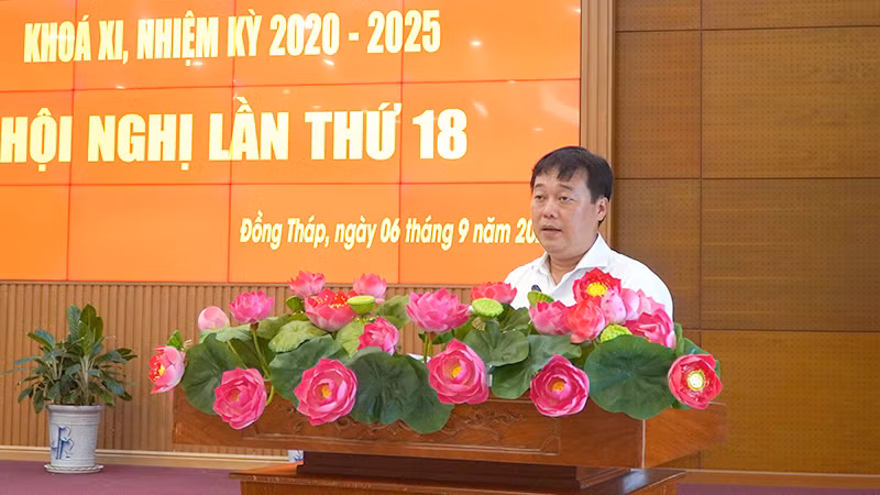 Ủy viên Trung ương Đảng, Bí thư Tỉnh ủy Đồng Tháp Lê Quốc Phong phát biểu chỉ đạo hội nghị. (Ảnh: HỮU NGHĨA)