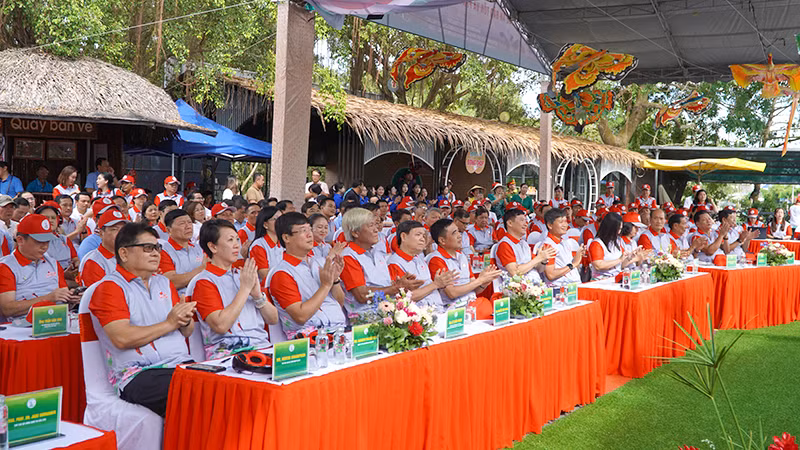Đại biểu tham dự chương trình công bố đề án.