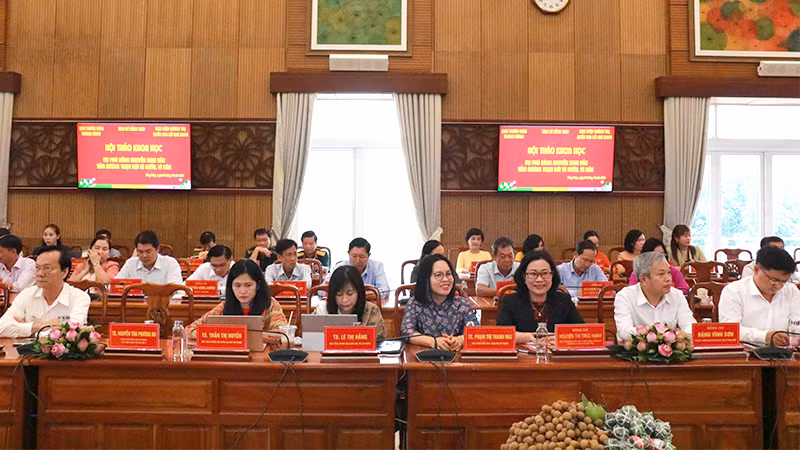 Đại biểu tham dự hội thảo.