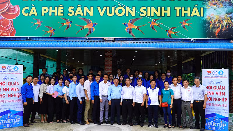 Các đại biểu tham dự buổi ra mắt Hội quán.