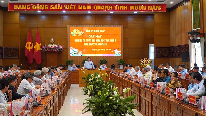 Quang cảnh buổi họp mặt. Ảnh: HỮU NGHĨA