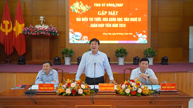 Bí thư Tỉnh ủy Đồng Tháp Lê Quốc Phong phát biểu tại buổi gặp mặt. Ảnh: HỮU NGHĨA