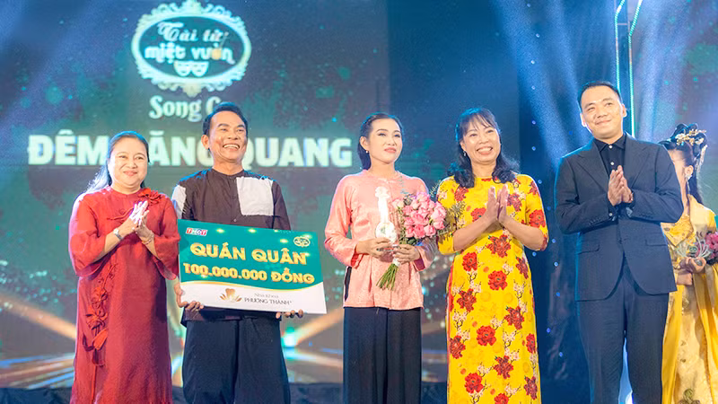 Cặp đôi tài tử Nguyễn Thanh Phong và Huỳnh Thị Kim Tuyến giành ngôi vị quán quân.