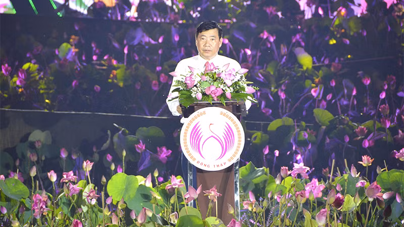 Chủ tịch Ủy ban nhân dân tỉnh Đồng Tháp Phạm Thiện Nghĩa phát biểu khai mạc lễ hội sen. Chủ tịch Ủy ban nhân dân tỉnh Đồng Tháp Phạm Thiện Nghĩa phát biểu khai mạc lễ hội sen.
