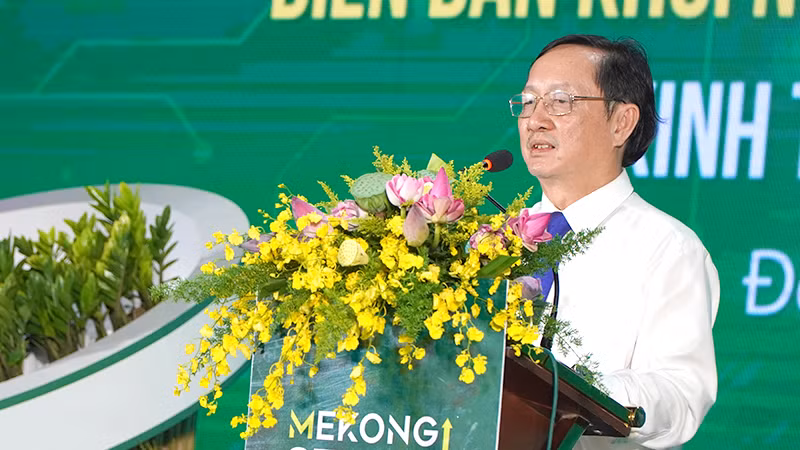Bộ trưởng Khoa học và Công nghệ Huỳnh Thành Đạt phát biểu tại diễn đàn. (Ảnh: HỮU NGHĨA)