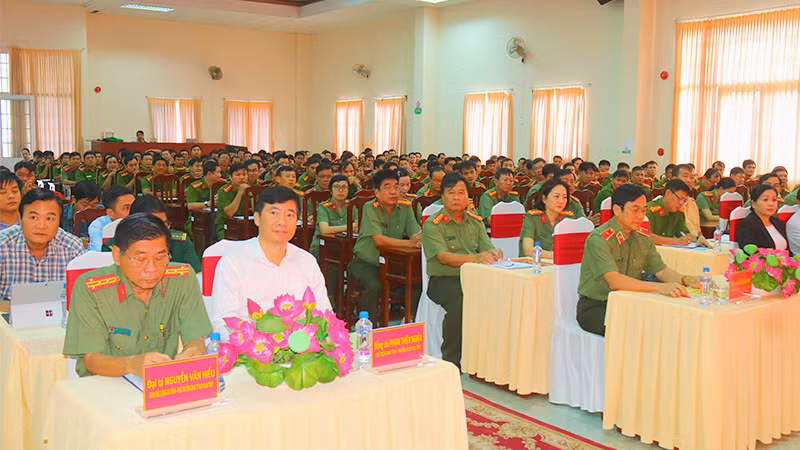 Đại biểu tham dự hội nghị. Đại biểu tham dự hội nghị.