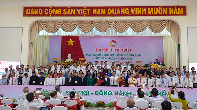 Ủy ban Mặt trận Tổ quốc Việt Nam tỉnh Đồng Tháp nhiệm kỳ 2024-2029 ra mắt đại hội. (Ảnh: HỮU NGHĨA)
