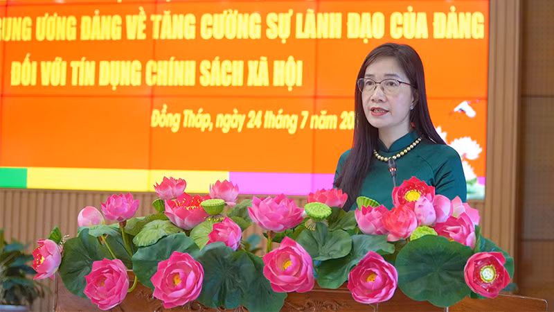 Phó Tổng Giám đốc Ngân hàng Chính sách xã hội Việt Nam Nguyễn Thị Hằng phát biểu tại Hội nghị.