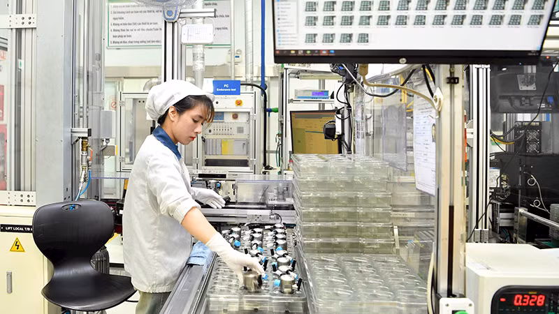 Dây chuyền sản xuất các sản phẩm cảm biến thông minh, thân thiện với môi trường của Công ty TNHH Hyundai Kefico Việt Nam, vốn đầu tư Hàn Quốc tại Khu công nghiệp Đại An II, tỉnh Hải Dương. (Ảnh ĐĂNG ANH)