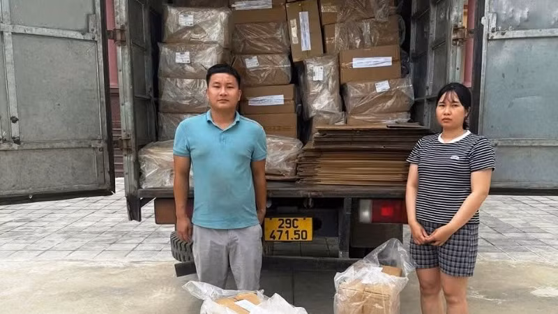 Các đối tượng và vật chứng liên quan trong vụ án. (Ảnh: Công an tỉnh Nam Định)
