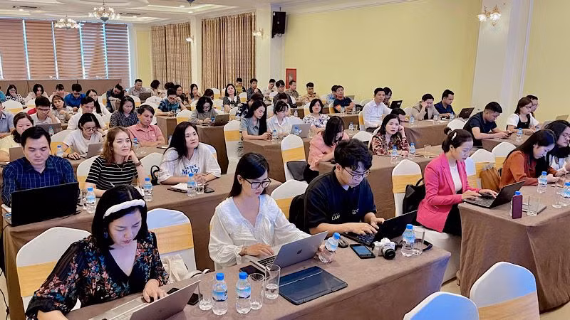 Các phóng viên, biên tập viên tham dự tập huấn. (Ảnh: XUÂN TRƯỜNG) Các phóng viên, biên tập viên tham dự tập huấn. (Ảnh: XUÂN TRƯỜNG)