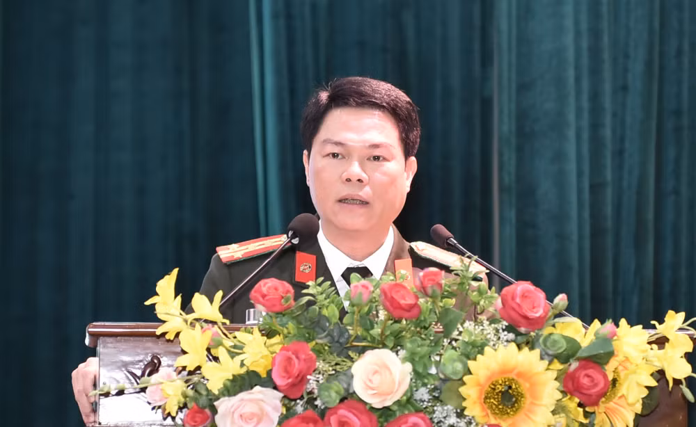 Đại tá Nguyễn Hữu Mạnh, Giám đốc Công an tỉnh Nam Định cho biết, Công an tỉnh Nam Định đã hoàn thành việc sắp xếp, tinh gọn tổ chức bộ máy theo đúng chỉ đạo của Bộ Công an. Đại tá Nguyễn Hữu Mạnh, Giám đốc Công an tỉnh Nam Định cho biết, Công an tỉnh Nam Định đã hoàn thành việc sắp xếp, tinh gọn tổ chức bộ máy theo đúng chỉ đạo của Bộ Công an.