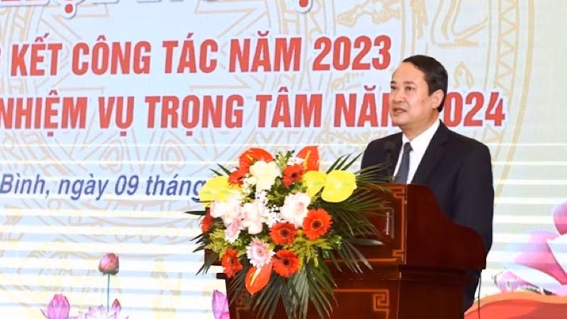 Đồng chí Mai Văn Tuất, Phó Bí thư Thường trực Tỉnh ủy, Chủ tịch Hội đồng nhân dân tỉnh Ninh Bình phát biểu tại hội nghị. (Ảnh: XUÂN TRƯỜNG) Đồng chí Mai Văn Tuất, Phó Bí thư Thường trực Tỉnh ủy, Chủ tịch Hội đồng nhân dân tỉnh Ninh Bình phát biểu tại hội nghị. (Ảnh: XUÂN TRƯỜNG)