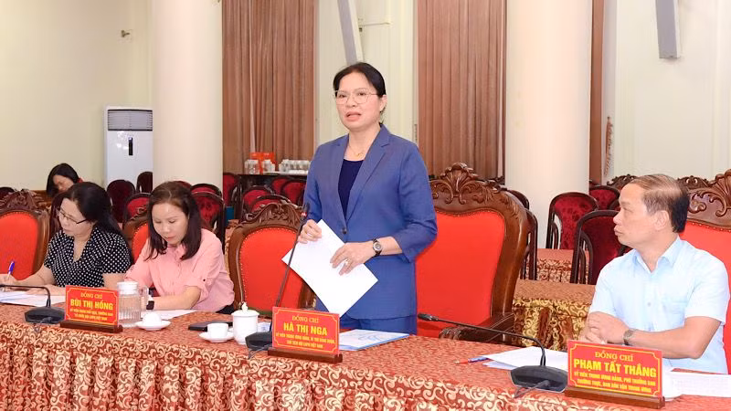 Đồng chí Chủ tịch Hội Liên hiệp Phụ nữ Việt Nam Hà Thị Nga phát biểu tại buổi làm việc.