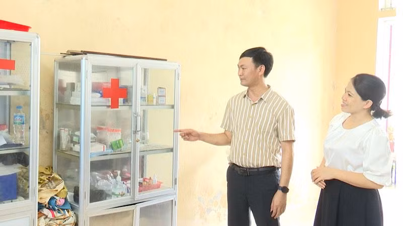 Tại các điểm thi tốt nghiệp trung học phổ thông trên địa bàn tỉnh Nam Định, việc chuẩn bị điều kiện vật chất phục vụ kỳ thi được thực hiện nghiêm túc, đúng yêu cầu đề ra. Tại các điểm thi tốt nghiệp trung học phổ thông trên địa bàn tỉnh Nam Định, việc chuẩn bị điều kiện vật chất phục vụ kỳ thi được thực hiện nghiêm túc, đúng yêu cầu đề ra.