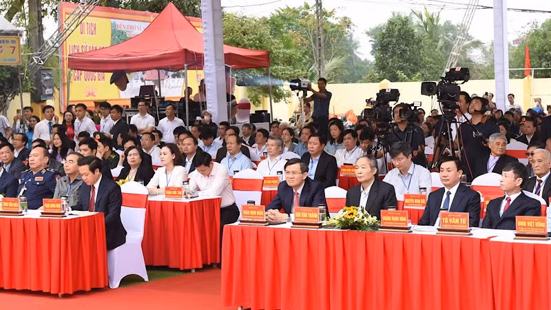 Các đại biểu dự lễ kỷ niệm. (Ảnh: XUÂN TRƯỜNG)