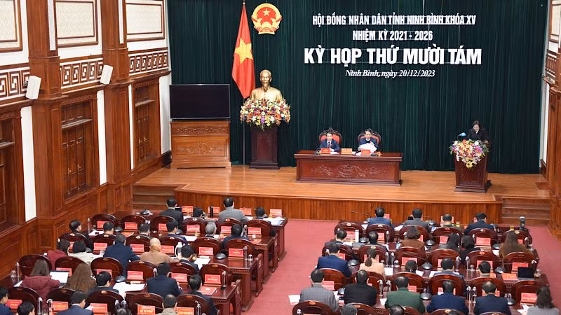 Quang cảnh kỳ họp thứ 18, Hội đồng nhân dân tỉnh Ninh Bình khóa XV. (Ảnh: XUÂN TRƯỜNG)