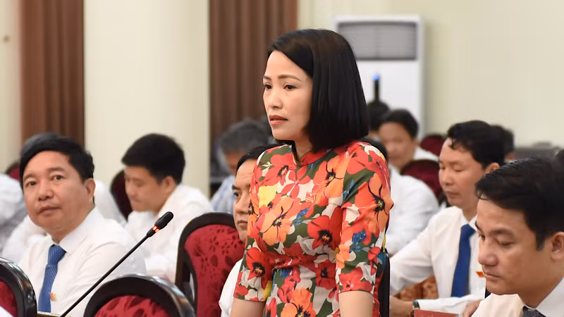 Đại biểu Hội đồng nhân dân tỉnh Nam Định đặt câu hỏi chất vấn về lĩnh vực y tế. Đại biểu Hội đồng nhân dân tỉnh Nam Định đặt câu hỏi chất vấn về lĩnh vực y tế.