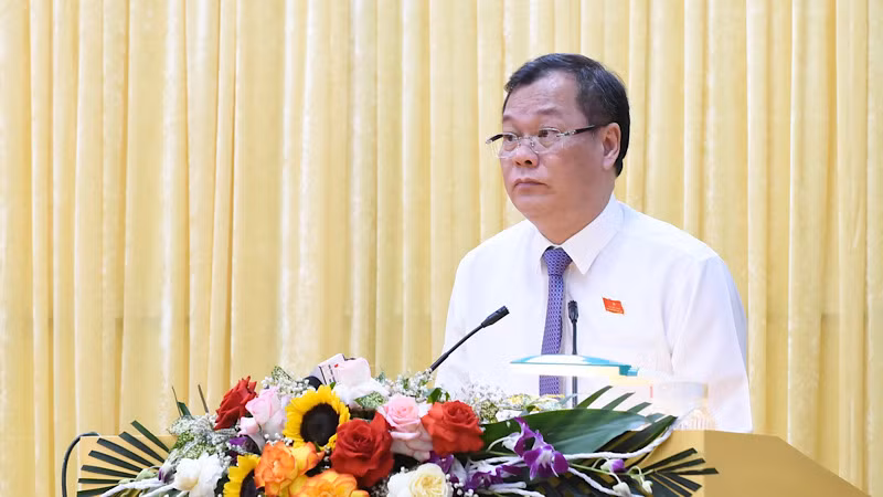 Chủ tịch Hội đồng nhân dân tỉnh Nam Định Lê Quốc Chỉnh phát biểu tại phiên bế mạc kỳ họp. Chủ tịch Hội đồng nhân dân tỉnh Nam Định Lê Quốc Chỉnh phát biểu tại phiên bế mạc kỳ họp.
