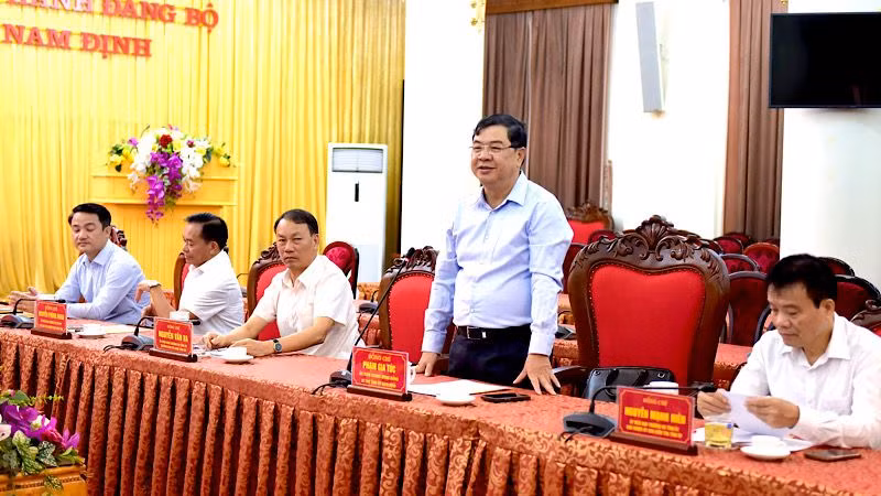 Đồng chí Bí thư Tỉnh ủy Nam Định Phạm Gia Túc phát biểu tại buổi làm việc.