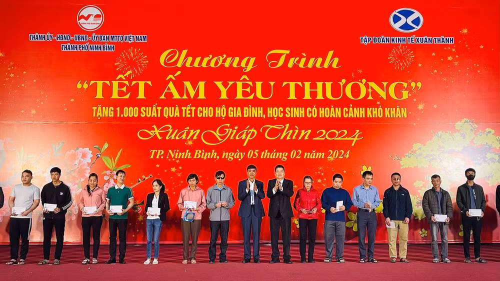 Thành phố Ninh Bình đã trích ngân sách hơn 1,5 tỷ đồng và kêu gọi các đơn vị, doanh nghiệp, nhà hảo tâm cùng hỗ trợ người có hoàn cảnh khó khăn đón Tết. (Ảnh: YẾN TRINH) Thành phố Ninh Bình đã trích ngân sách hơn 1,5 tỷ đồng và kêu gọi các đơn vị, doanh nghiệp, nhà hảo tâm cùng hỗ trợ người có hoàn cảnh khó khăn đón Tết. (Ảnh: YẾN TRINH)