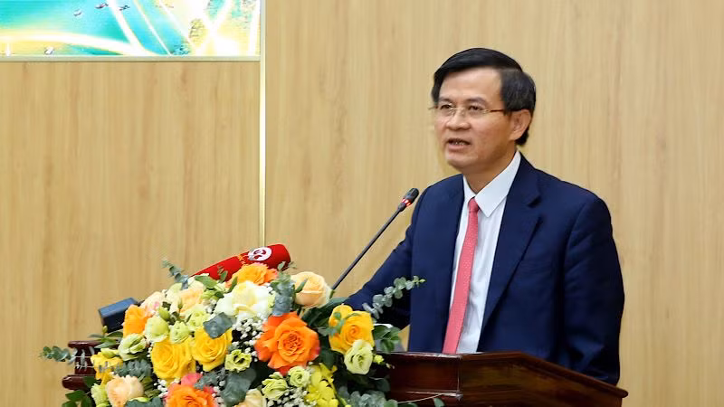 Đồng chí Bí thư Tỉnh ủy Ninh Bình Đoàn Minh Huấn phát biểu kết luận hội nghị. (Ảnh: ANH TUẤN)