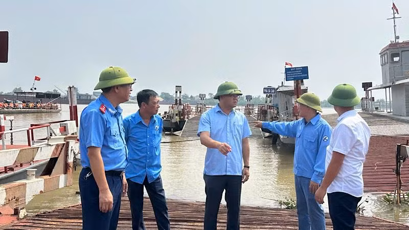 Lãnh đạo ngành giao thông vận tải tỉnh Nam Định kiểm tra công tác phòng, chống bão số 3 trên một số tuyến đường thủy nội địa.