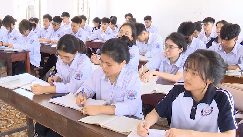 Học sinh lớp 12 trên địa bàn tỉnh Nam Định tích cực ôn tập nhằm đạt kết quả cao nhất trong kỳ thi tốt nghiệp trung học phổ thông 2023-2024.