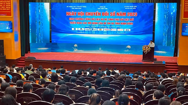 Quang cảnh khai mạc Ngày hội Chuyển đổi số năm 2023 của tỉnh Ninh Bình. (Ảnh: XUÂN TRƯỜNG)