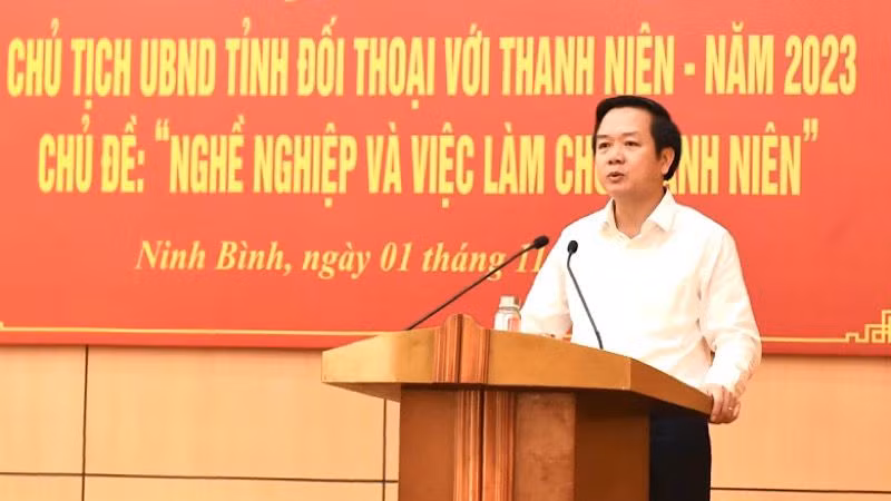 Chủ tịch Ủy ban nhân dân tỉnh Ninh Bình Phạm Quang Ngọc phát biểu kết luận hội nghị. (Ảnh: XUÂN TRƯỜNG)