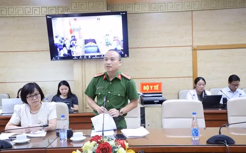 Đại diện Cục Cảnh sát điều tra tội phạm về ma túy trao đổi về thực trạng mua bán, sử dụng, xử lý thuốc lá điện tử tại Hội thảo công bố tác hại của thuốc lá điện tử, thuốc lá nung nóng.