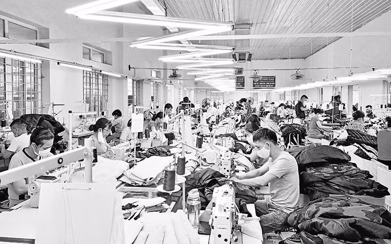 Sản xuất hàng dệt may xuất khẩu tại Công ty cổ phần May 1 (Tổng công ty cổ phần Dệt may Nam Định).